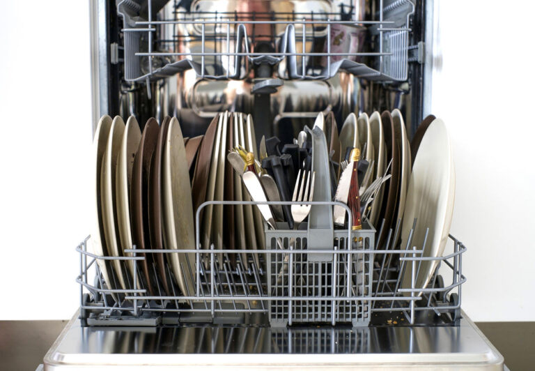 do-dishwasher-use-less-water